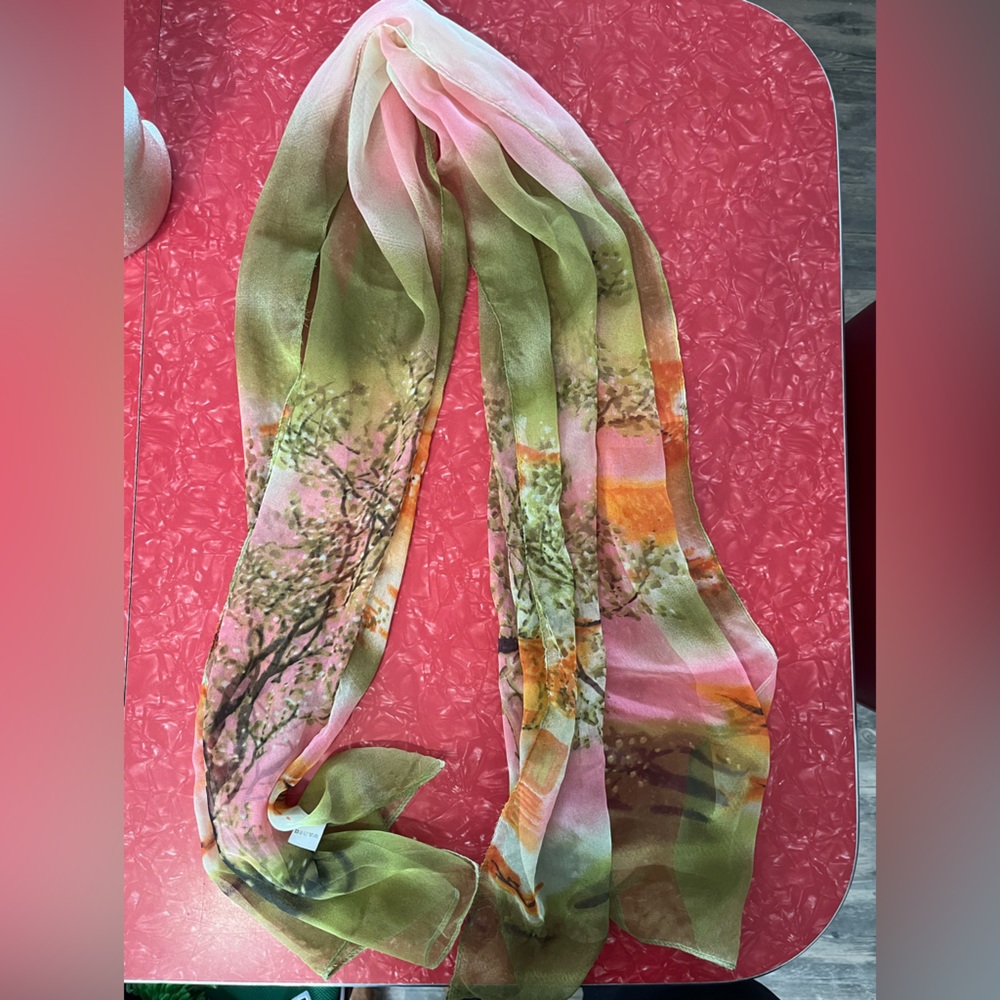 Women’s scarf